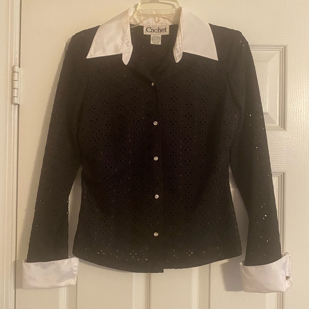 Cachet Women’s Black Eyelet Button Down Shirt. Silk White Collar/Sleeves. Small.